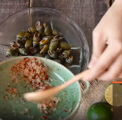 Cách làm ốc cà na rang muối ớt